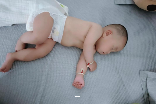 宣威三个月宝宝发育标准